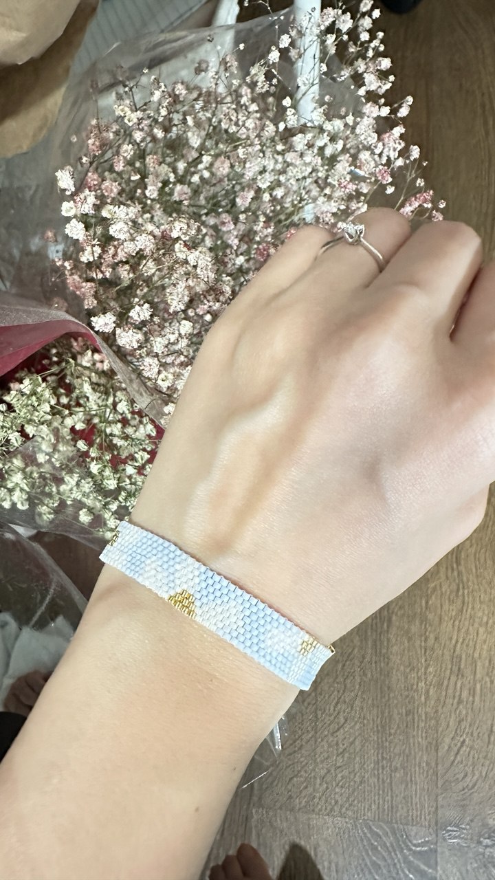 Miyuki Bracelet | Light Blue, white flower - Adjustable with golden clasp - 2