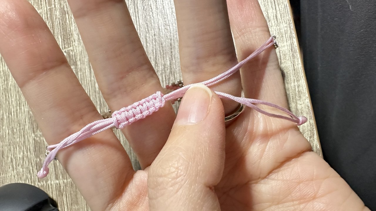 Miyuki Bracelet | Pink tone color, with adjustable thread - 4