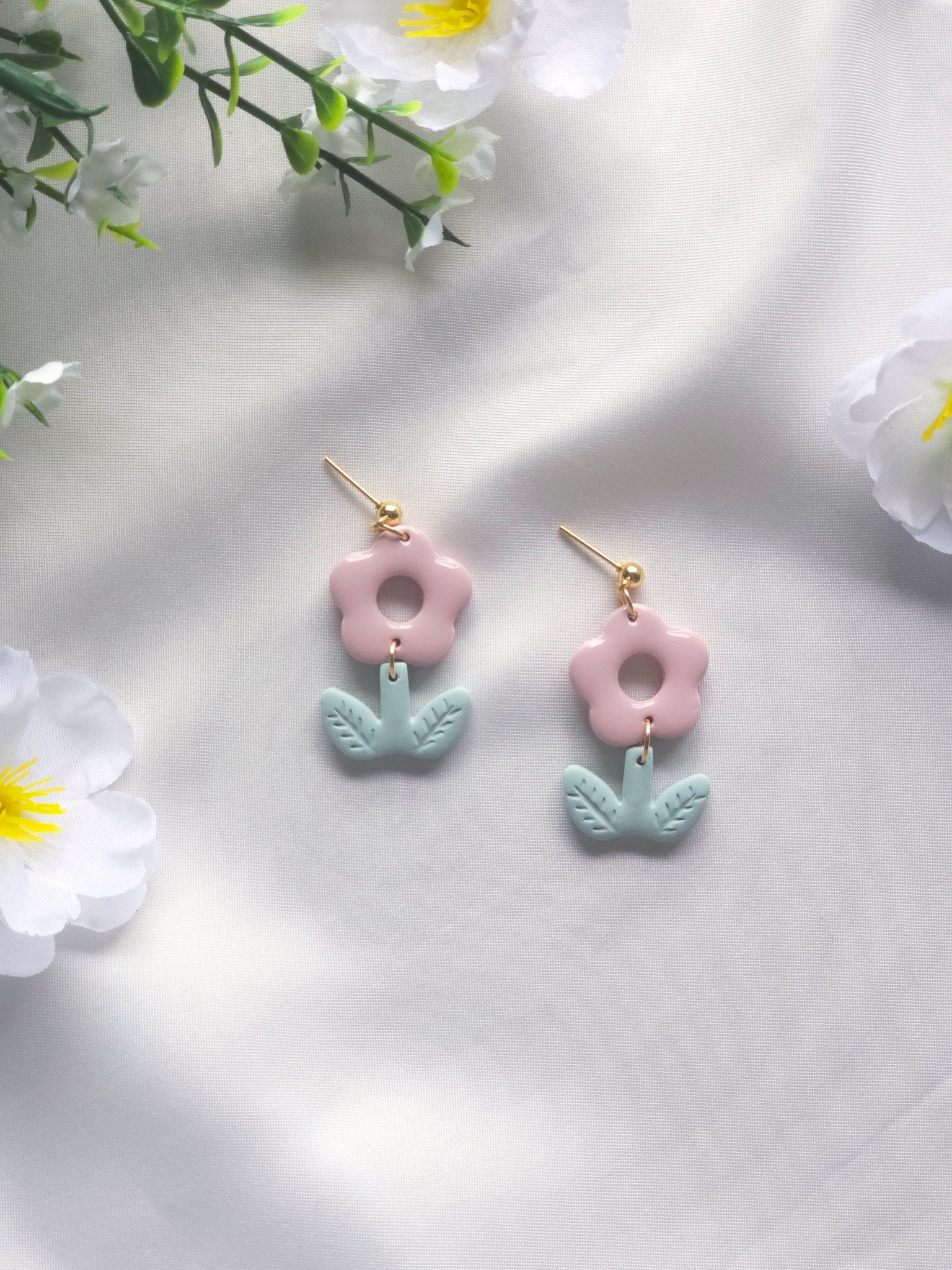 Daisy Bloom Dangle Earrings