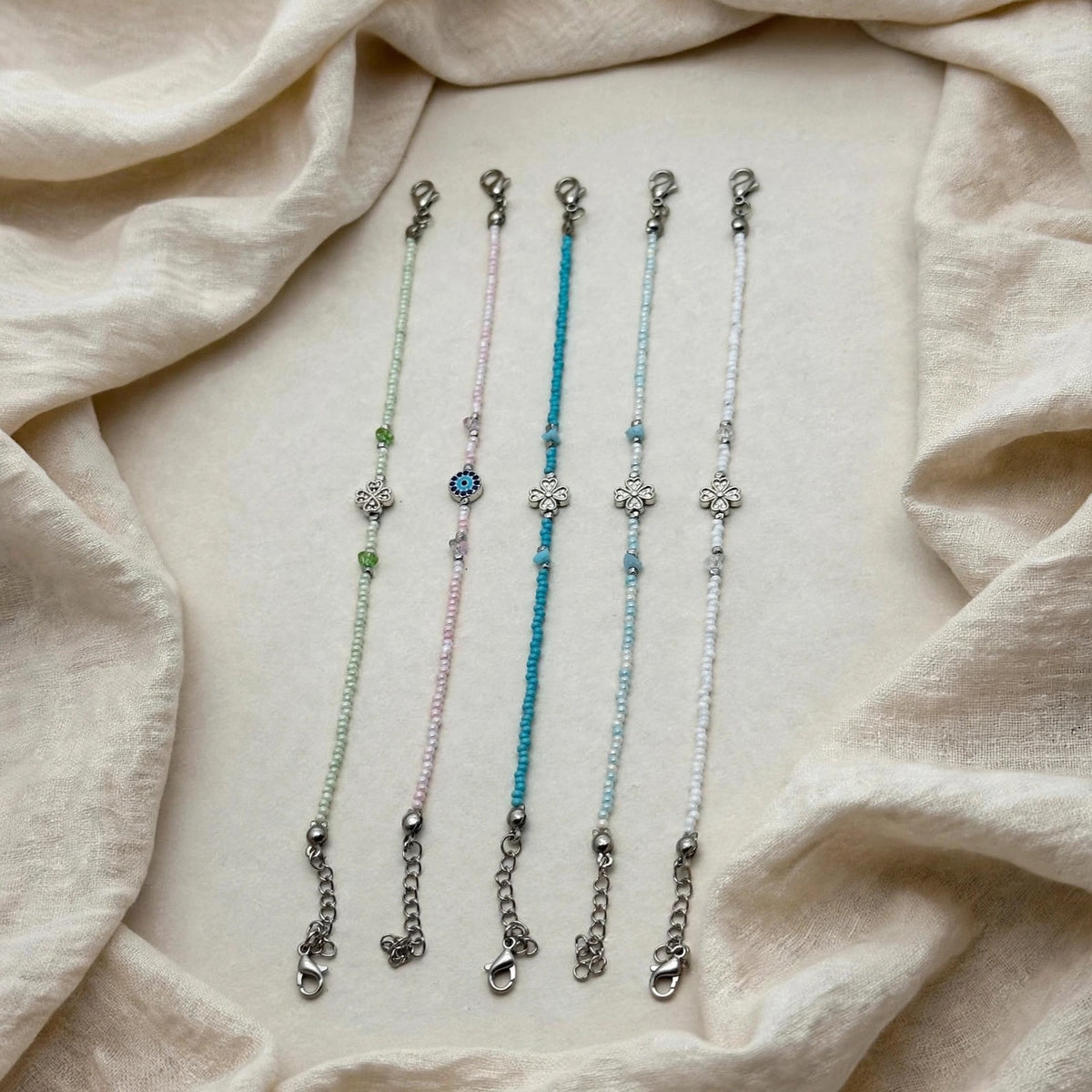 67b9ea7598f8a707689a5b69_5-bracelets-linen-vendor-2048_1789271527049.jpeg