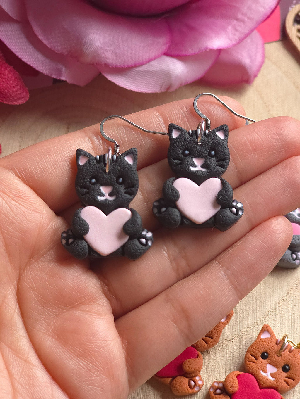 67b9ea7598f8a707689a5b69_catsholdingheart-black_1770361366476.jpg