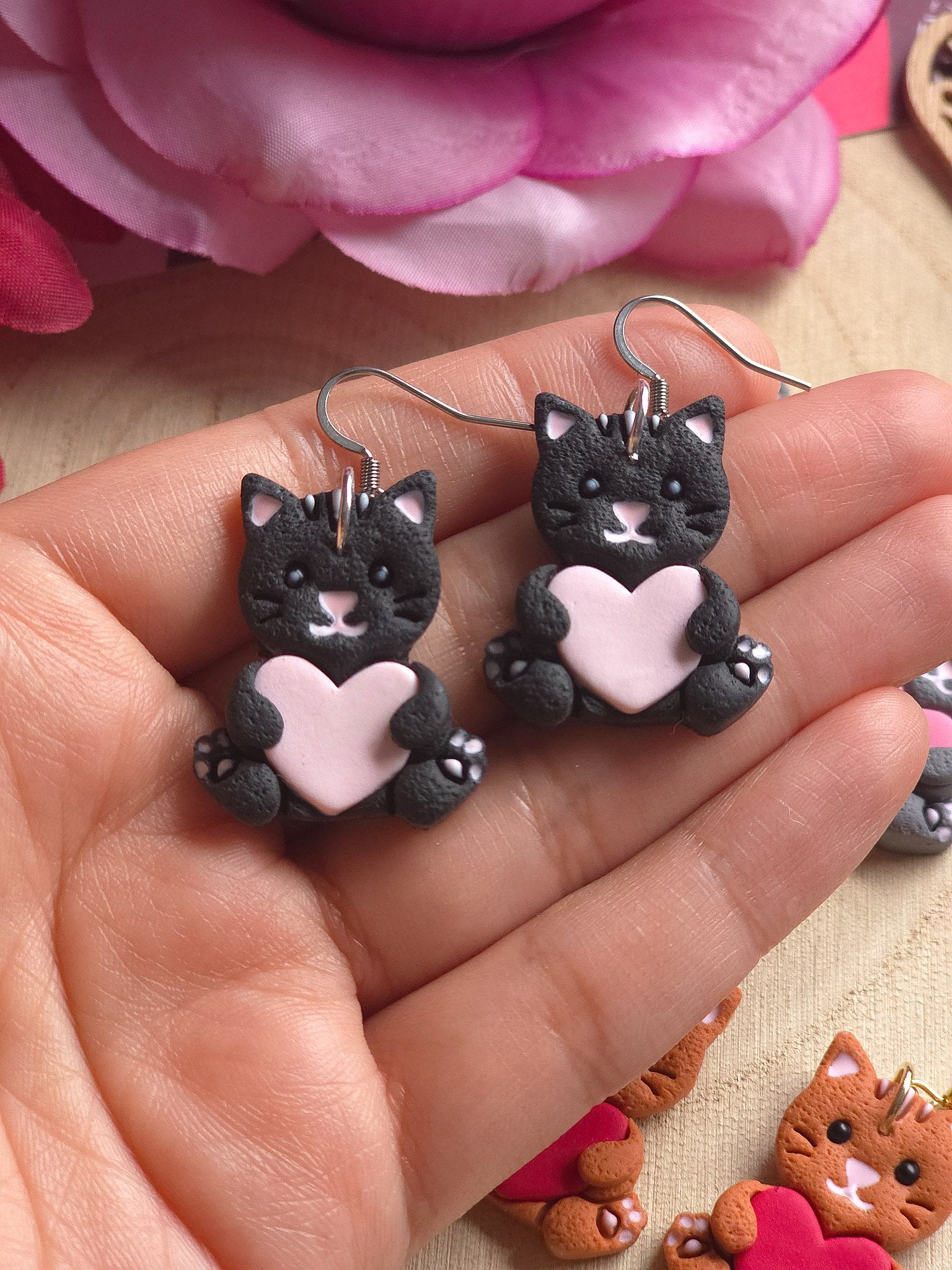 67b9ea7598f8a707689a5b69_catsholdingheart-black_1770361366476.jpg