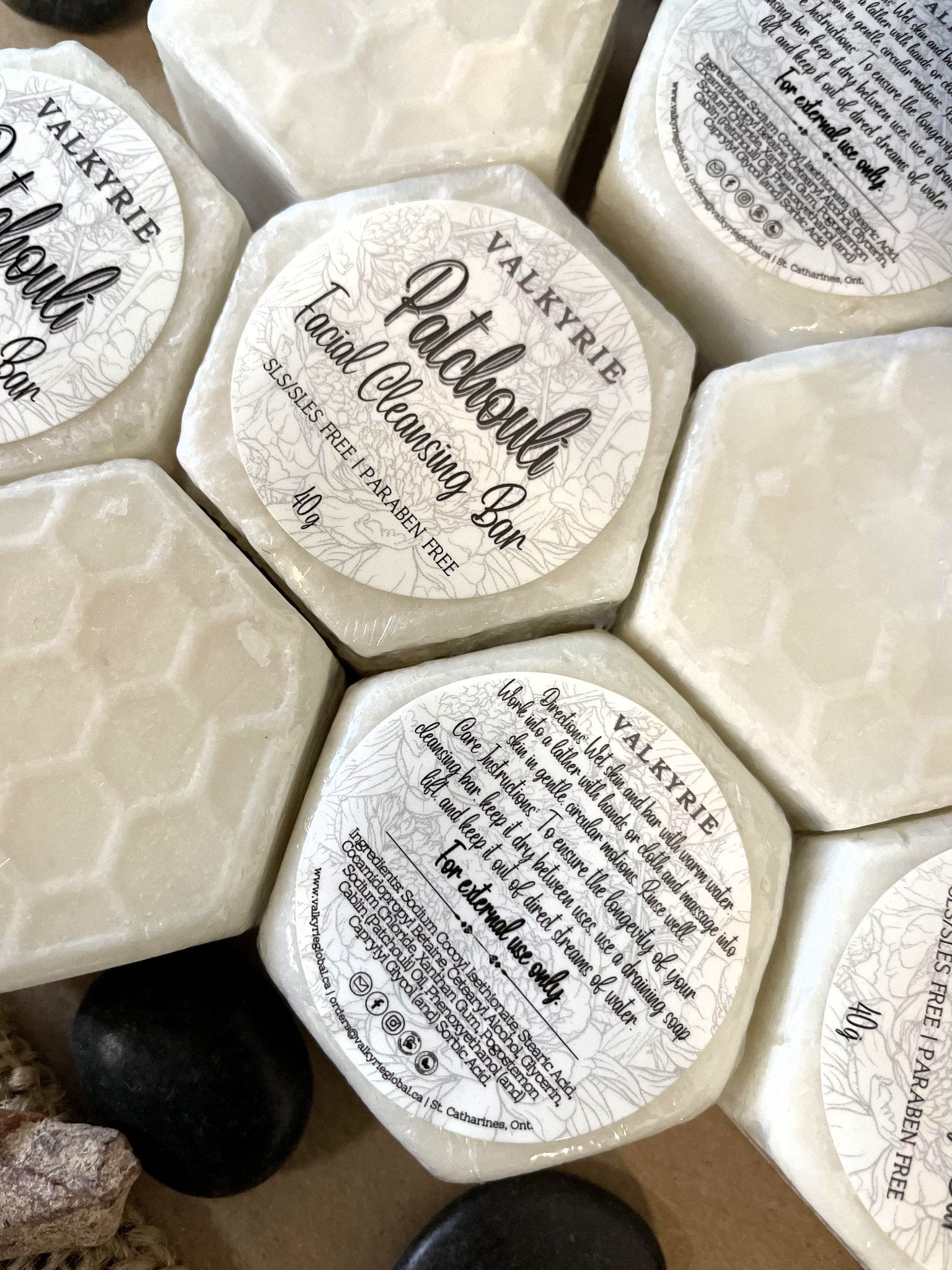 67b9ea7598f8a707689a5b69_facial-bar-patchouli-3_1775161829861.jpg