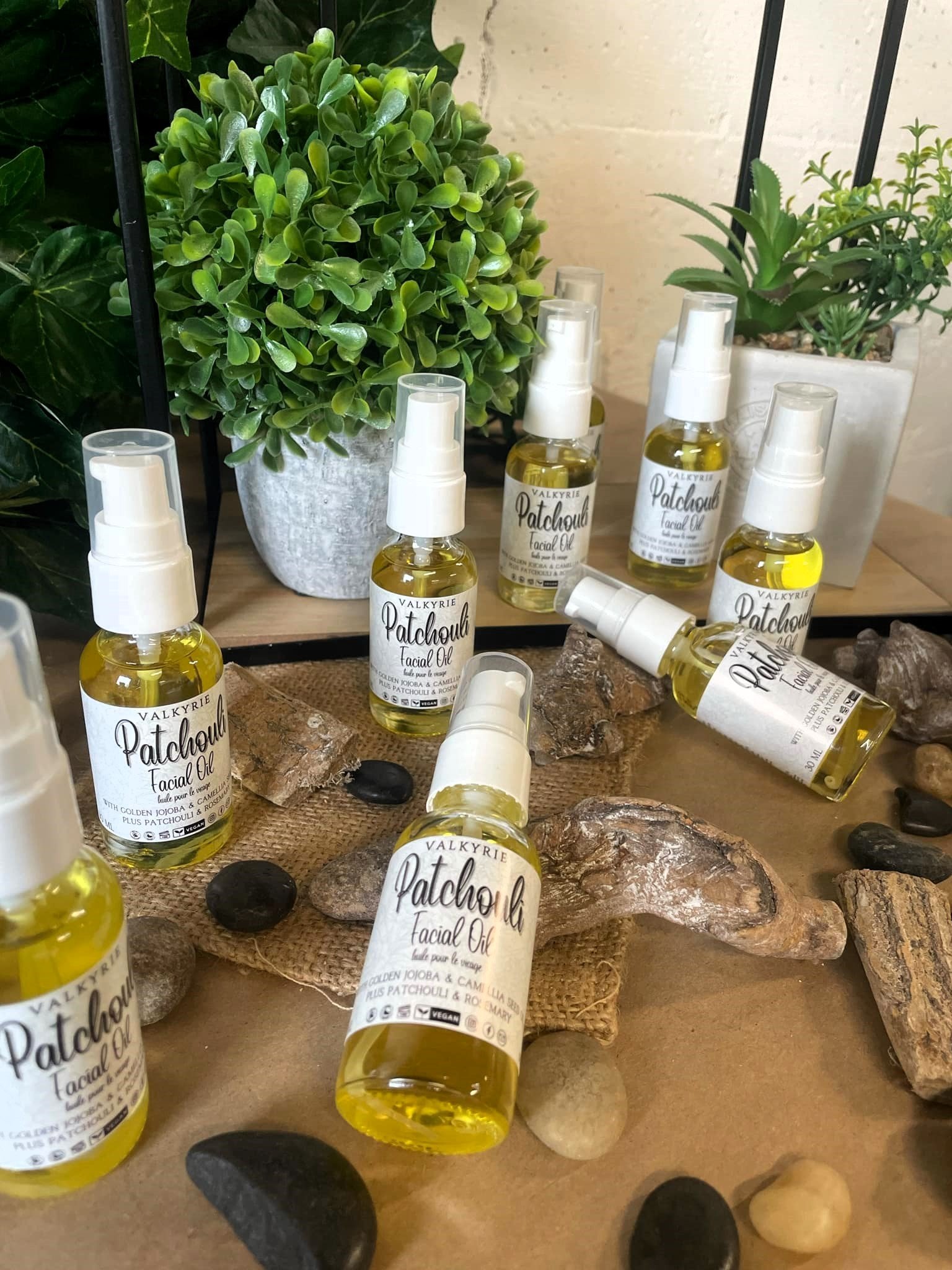 67b9ea7598f8a707689a5b69_facial-oil-patchouli-2_1775161561382.jpg