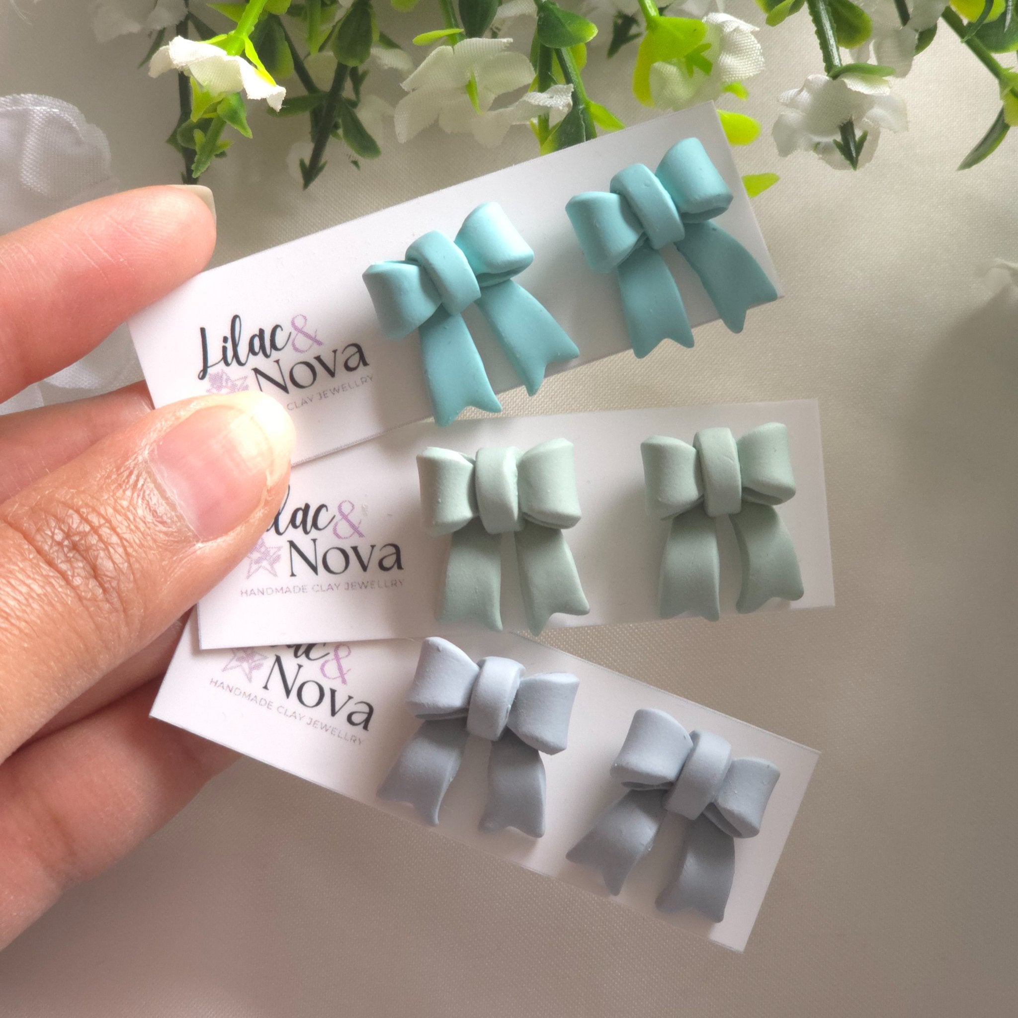 67b9ea7598f8a707689a5b69_greenpetitebowstud-4_1770398042776.jpg