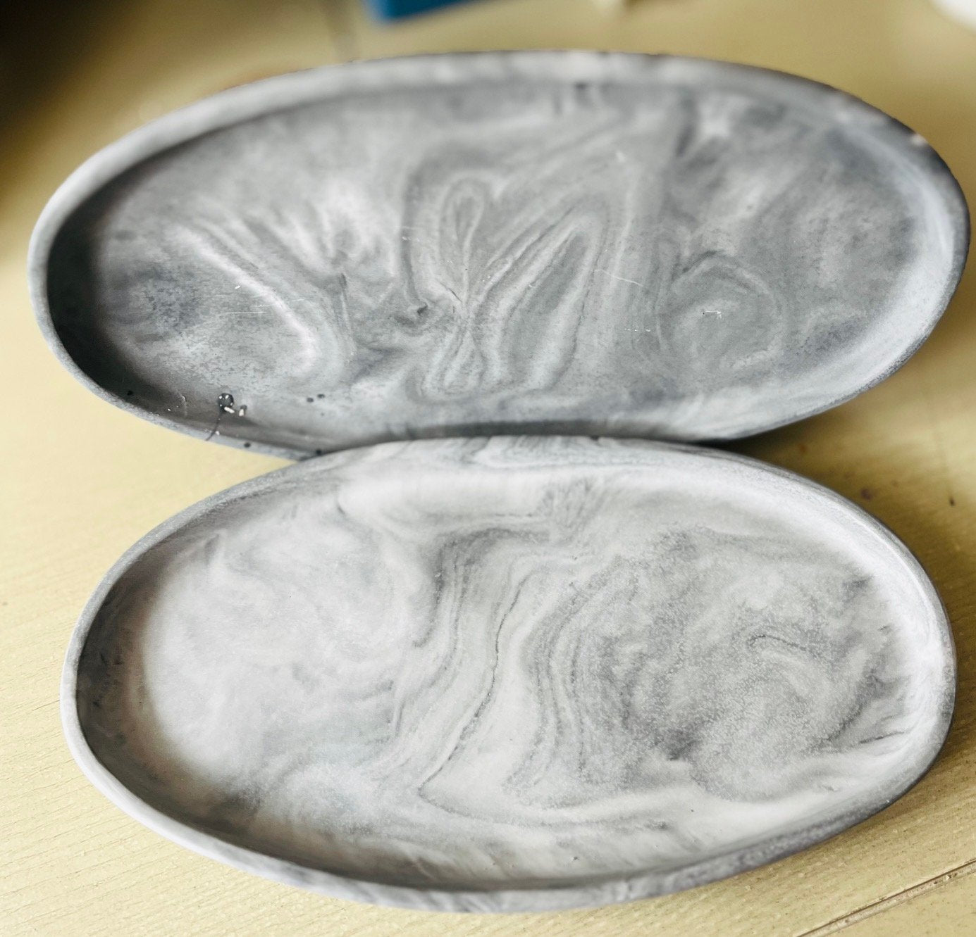 67b9ea7598f8a707689a5b69_large-oval-tray_1753838997418.jpg