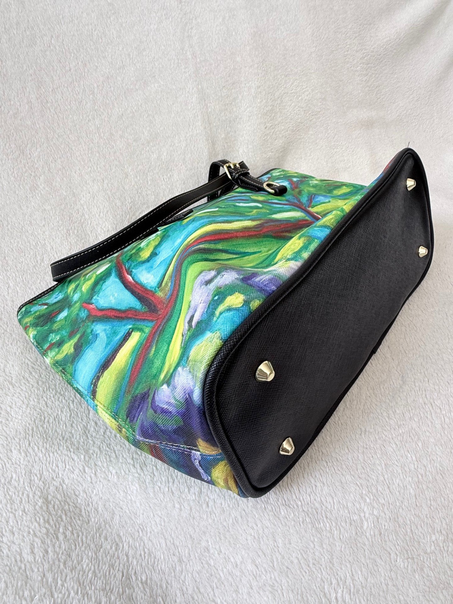 67b9ea7598f8a707689a5b69_limelight-purse-3_1777837867562.jpg