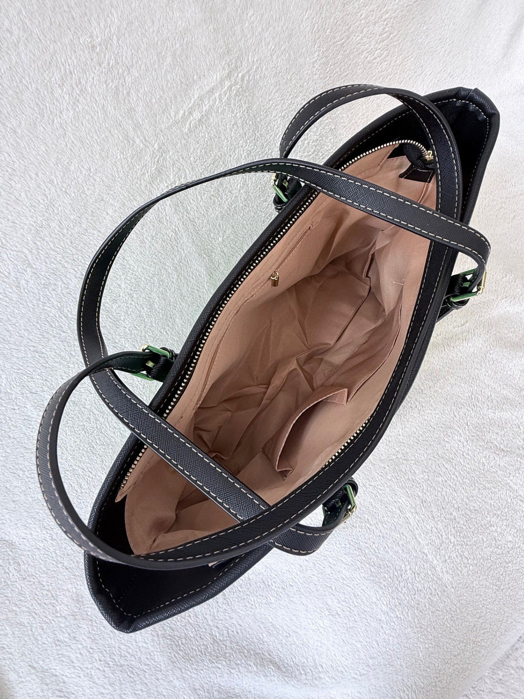 67b9ea7598f8a707689a5b69_limelight-purse-4_1777837867563.jpg