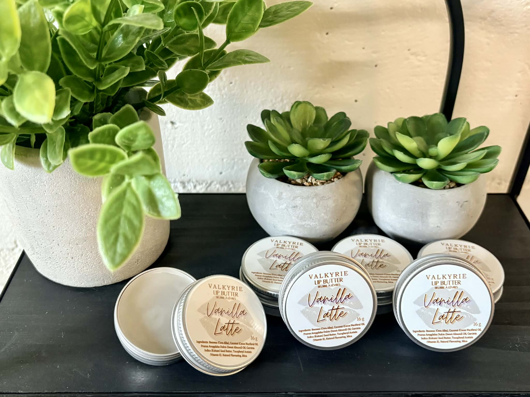 67b9ea7598f8a707689a5b69_lip-butter-vanilla-latte-2_1775845313693.jpg