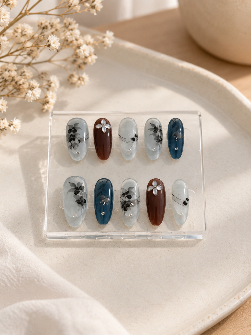 67b9ea7598f8a707689a5b69_morandi-botanical-press-on-nails_1793115595694.png