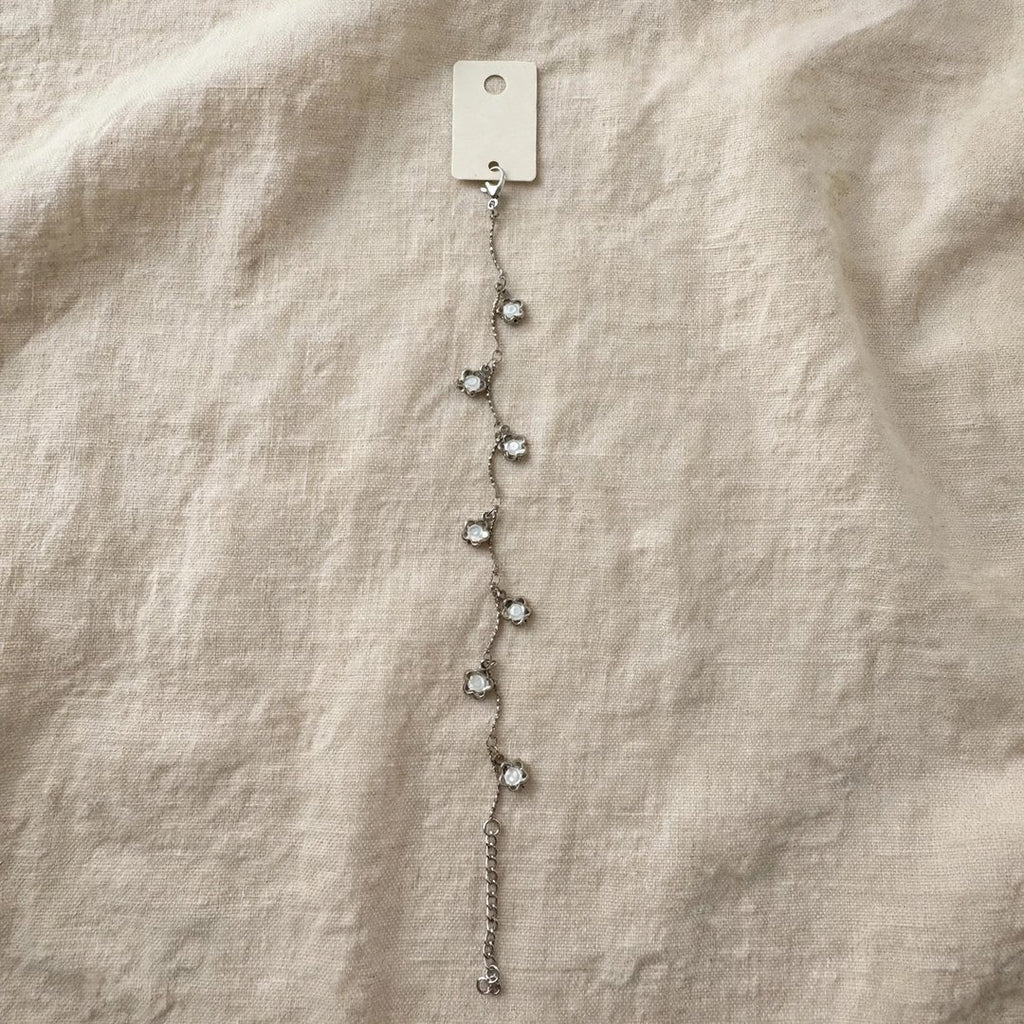 67b9ea7598f8a707689a5b69_silver-bracelet-linen-1-1080_1789259442244.jpg