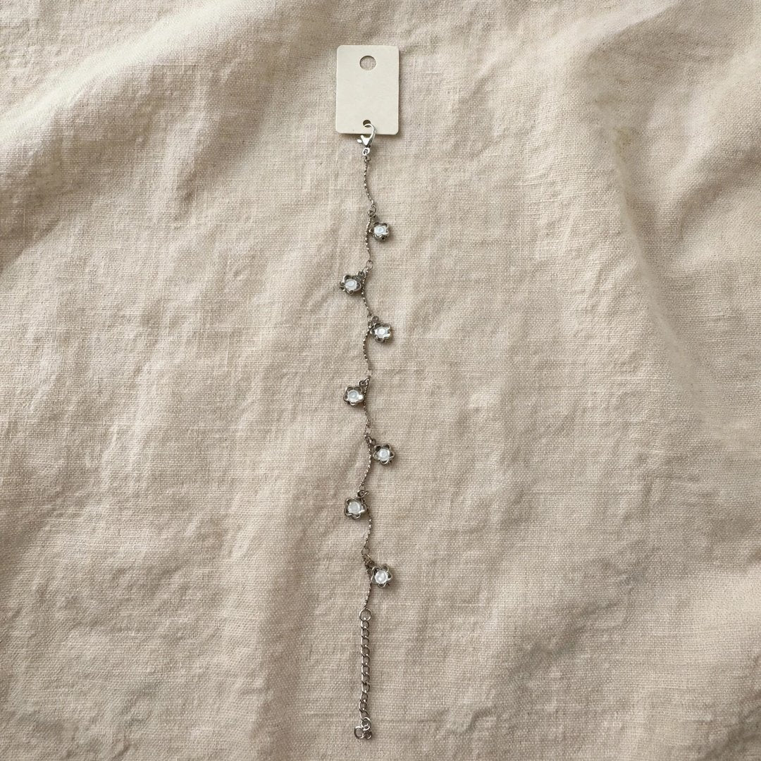 67b9ea7598f8a707689a5b69_silver-bracelet-linen-1-1080_1789259442244.jpg