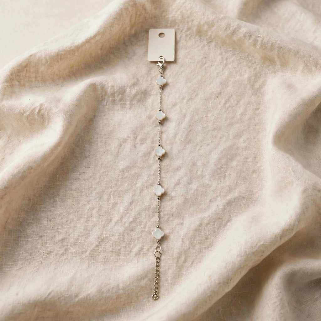 67b9ea7598f8a707689a5b69_silver-clover-bracelet-centered-1080_1789259442249.jpg