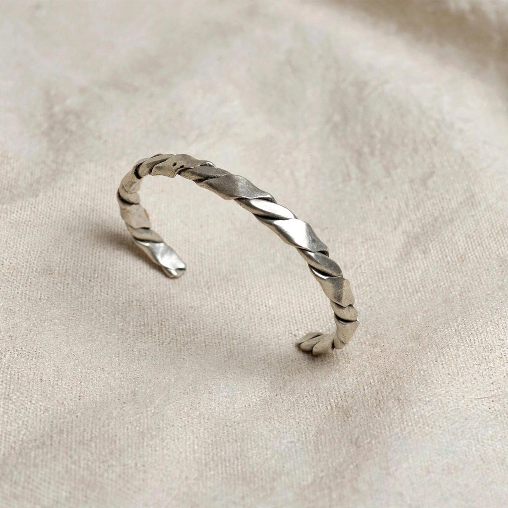 67b9ea7598f8a707689a5b69_silver-cuff-linen-1-1080_1789484592695.jpeg