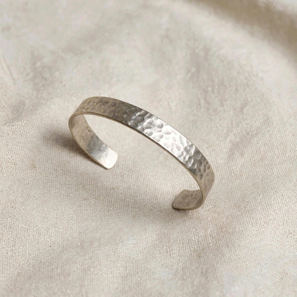 67b9ea7598f8a707689a5b69_silver-cuff-linen-1080_1789484592694.jpeg