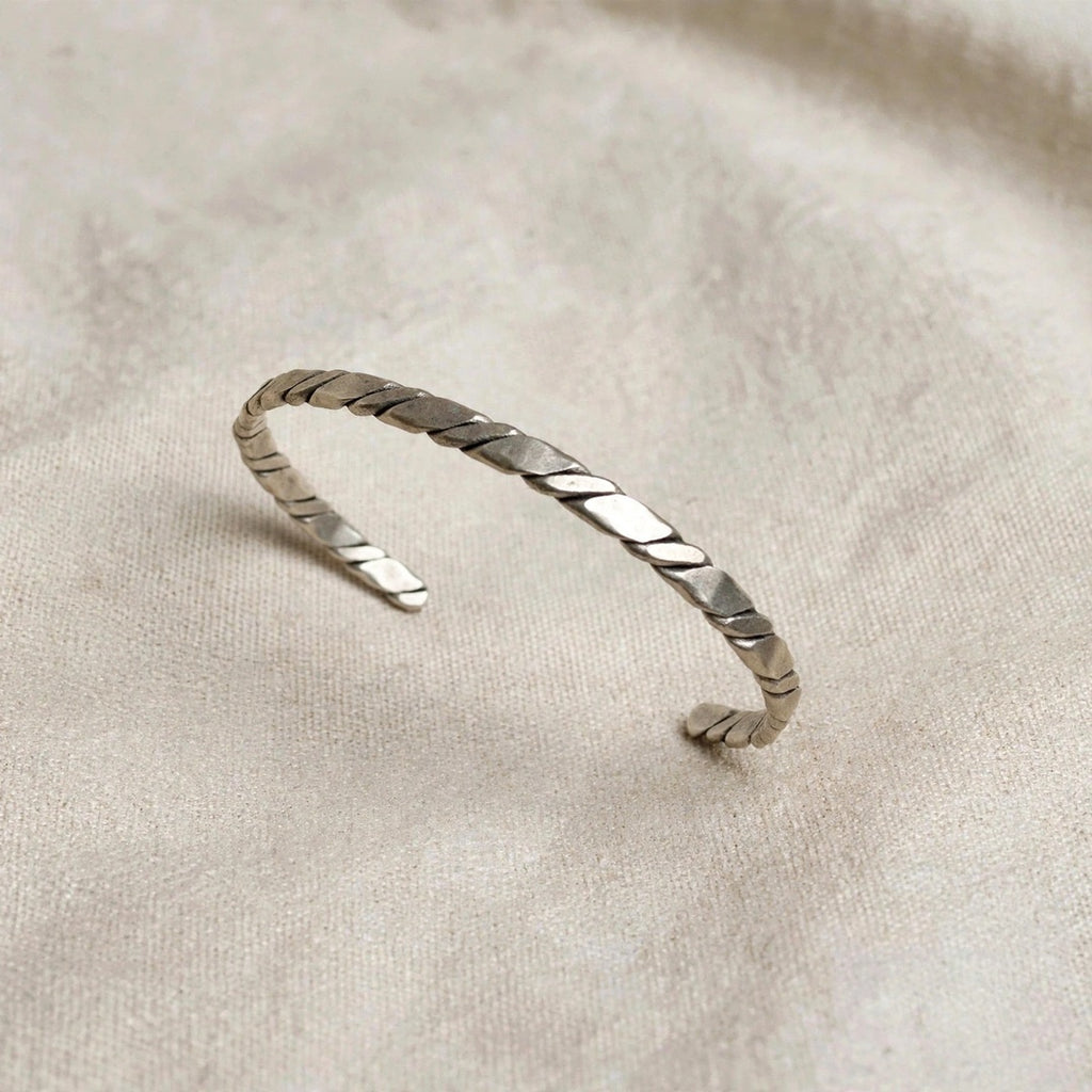 67b9ea7598f8a707689a5b69_silver-cuff-linen-2-1080_1789484592695.jpeg